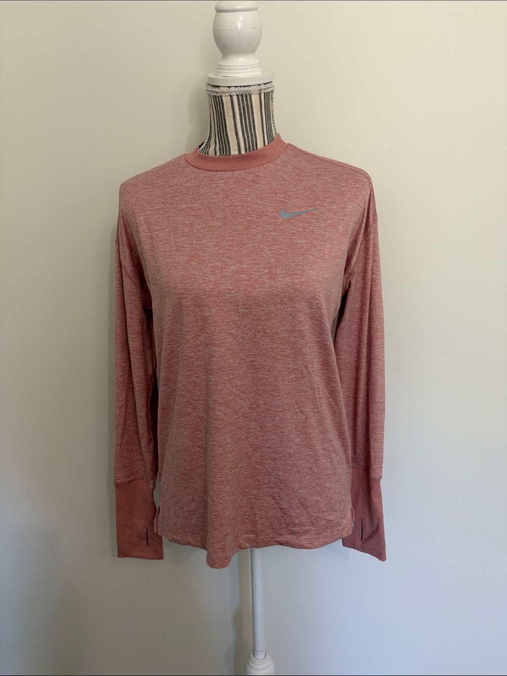 Nike Women’s Long-Sleeve Crew Top in Dusty Rose
